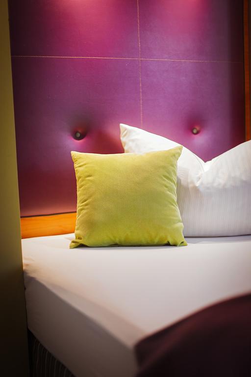 Hotel Am Turm Кауфбойрен Номер фото