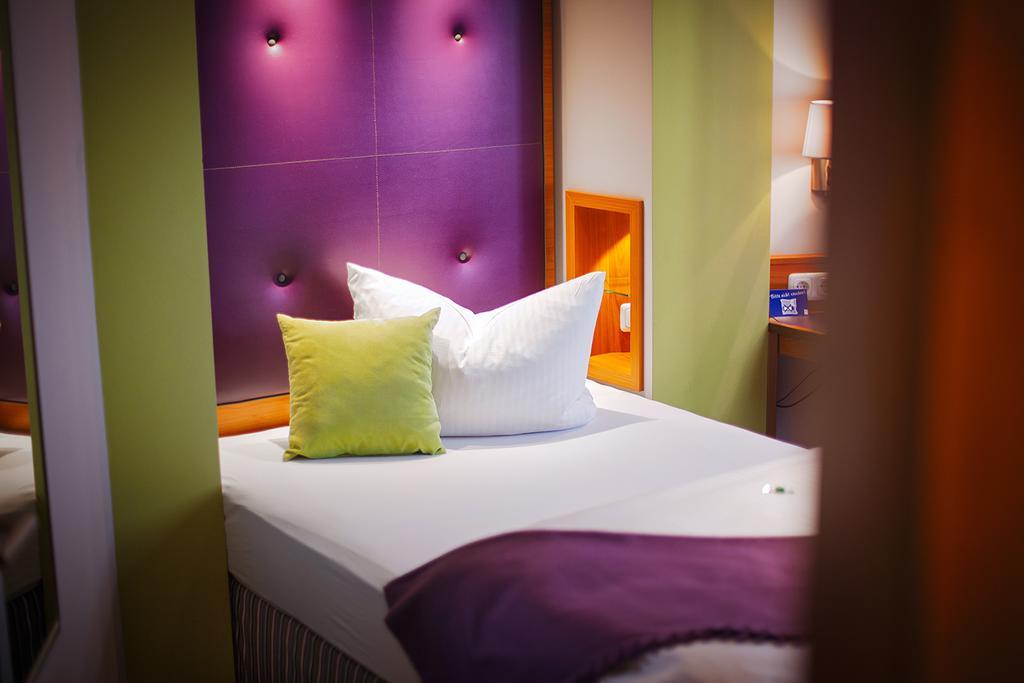 Hotel Am Turm Кауфбойрен Номер фото
