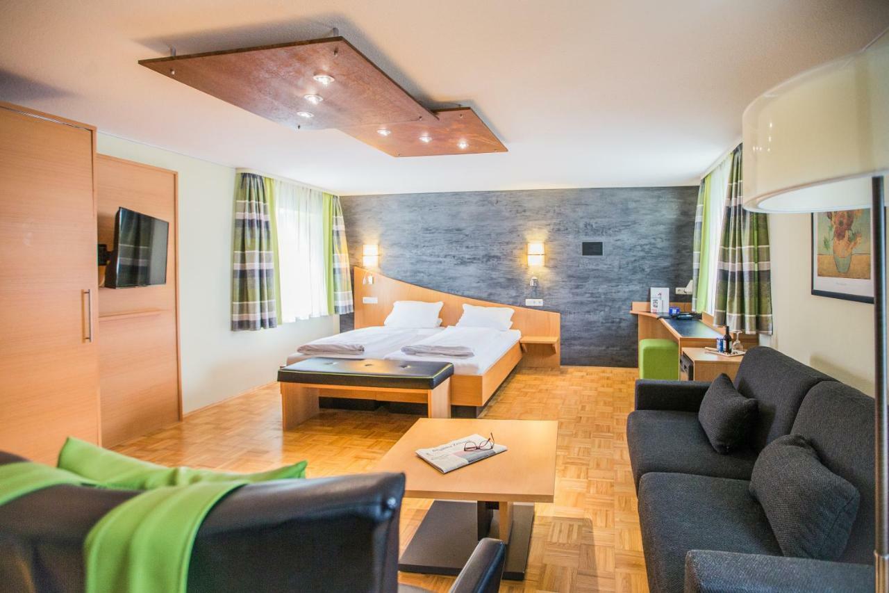 Hotel Am Turm Кауфбойрен Екстер'єр фото